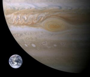  Comparación Tierra / Mancha Roja / Júpiter. (NASA). 