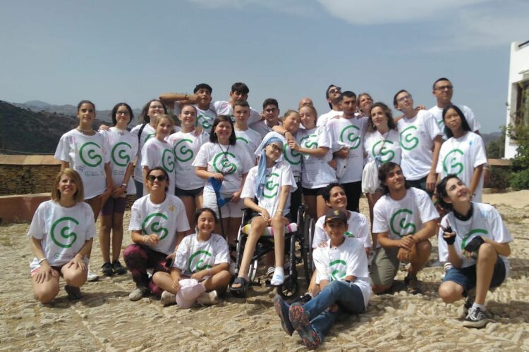 La finca «La Algaba» recibe el primer campamento para adolescentes de la AECC