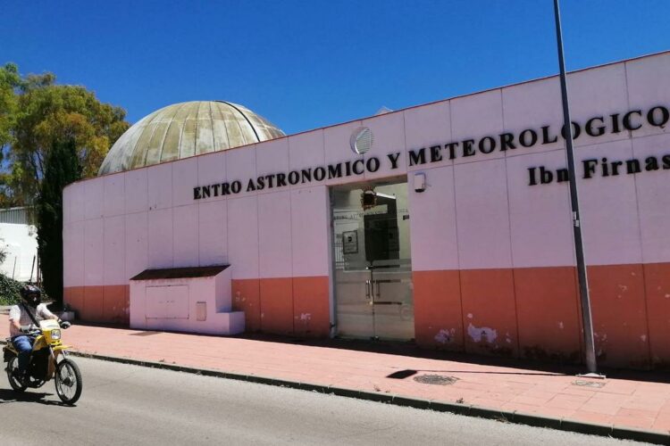 La calle Dolores Ibárruri cambia de sentido por las obras de supresión del paso a nivel de El Fuerte