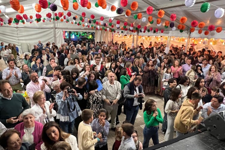 Gran ambiente en el arranque de la Real Feria del Barrio de San Francisco