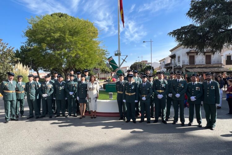 Ronda celebra el Día de la Hispanidad descubriendo un monumento dedicado a la Guardia Civil