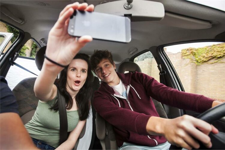 Más de 500 alumnos participan en un ‘road show’ de Salud para formar a los jóvenes de los riesgos al volante