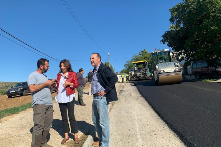Ayuntamiento y Diputación asfaltan la carretera de La Cimada y Los Prados