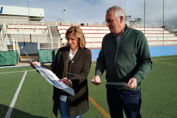 El Ayuntamiento instalará una cubierta en el campo de fútbol de El Fuerte