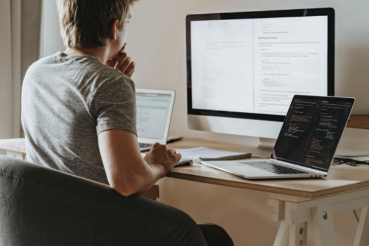 Sí, Portugal tiene ahora un visado para nómadas digitales y los españoles pueden aplicar