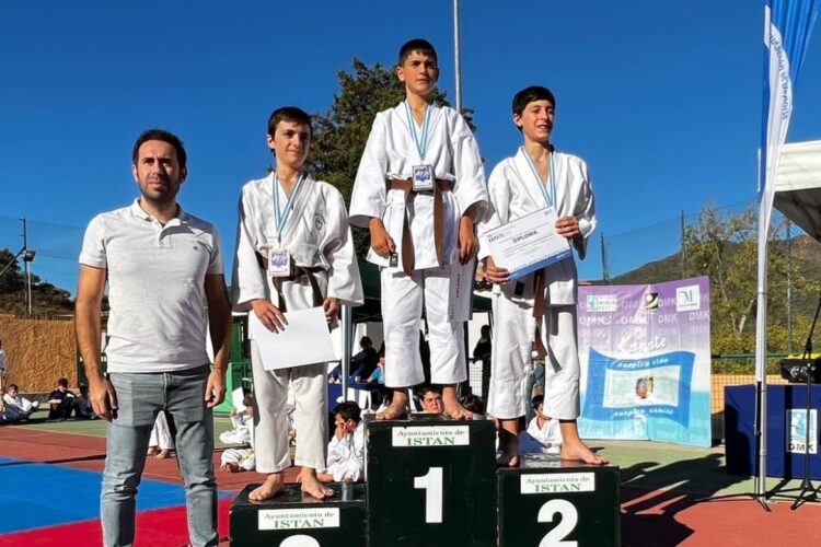 Los karatecas del Club Budokan se trajeron tres medallas del Circuito Provincial de Istán