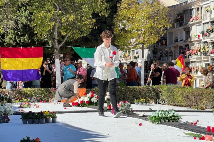 Utilizan el acto de homenaje a los caídos en la Guerra Civil para pedir el voto para partidos de izquierda