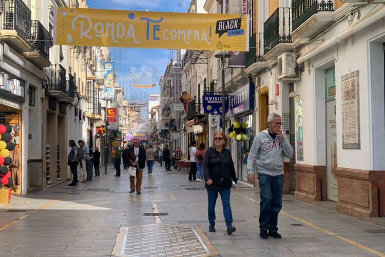 La campaña municipal ‘Ronda te compra’ fomenta las ventas en comercios locales en el Black Friday