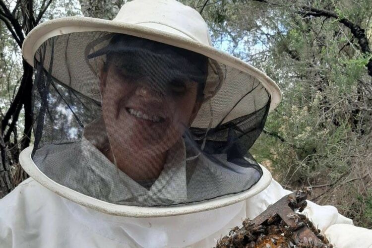 La apicultora Virginia Márquez queda segunda en el Concurso de Mieles ‘Expomiel’ en la categoría de multiflorales