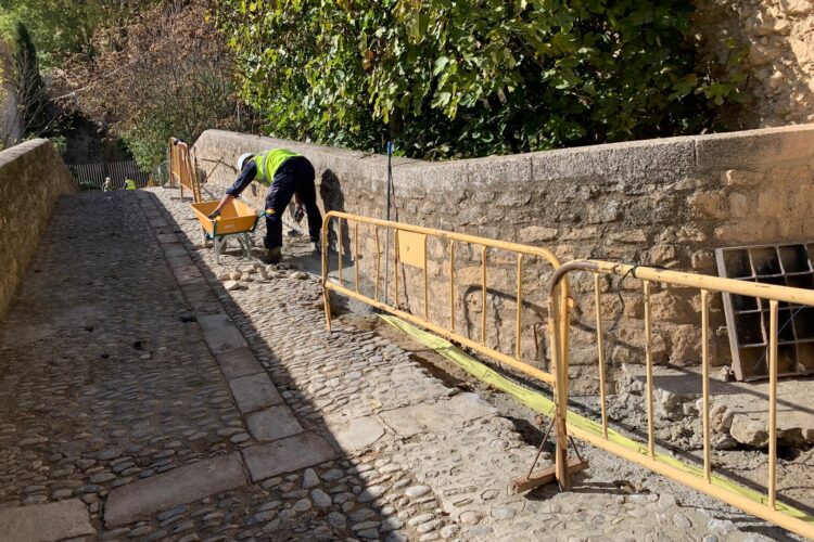 Inician el soterramiento del cableado eléctrico en los Baños Árabes y el arroyo de Las Culebras