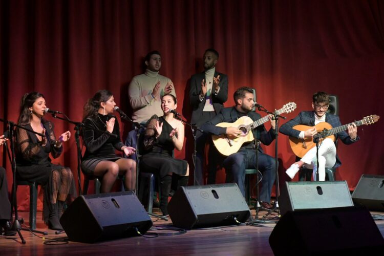 Algatocín celebra la llegada de la Navidad con una zambomba flamenca