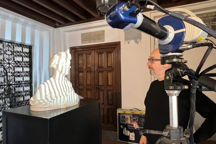 Una firma internacional toma imágenes en 3D para hacer una réplica exacta del busto de la Duquesa de Parcent