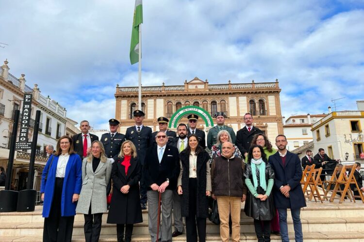 Ronda celebra el Día de la Bandera Andaluza frente al Círculo de Artistas y los símbolos de la tierra