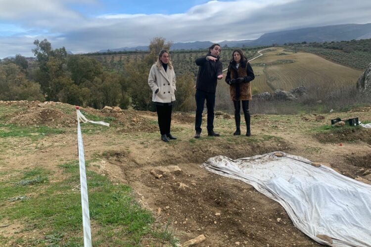 Amplían los trabajos arqueológicos en el solar del parking de San Francisco al aparecer un cementerio andalusí