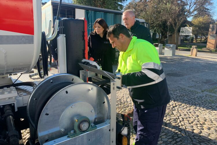 Soliarsa mejora el servicio de limpieza en Ronda con la incorporación de un camión de baldeo