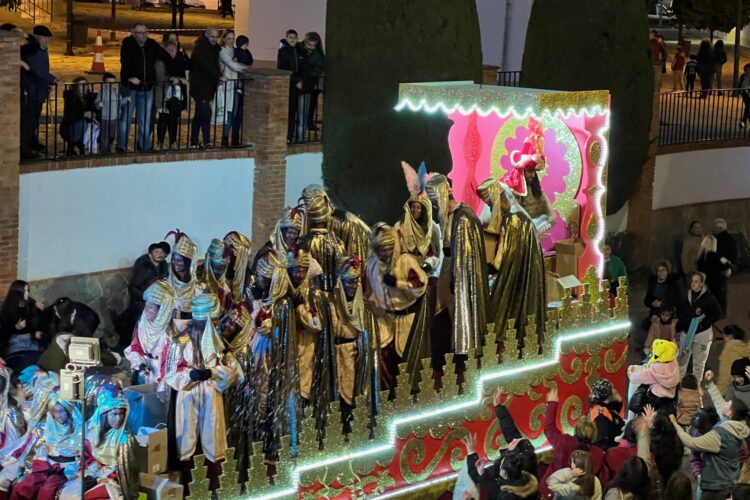 Los Reyes Magos traen un año más el colorido y la ilusión a Ronda