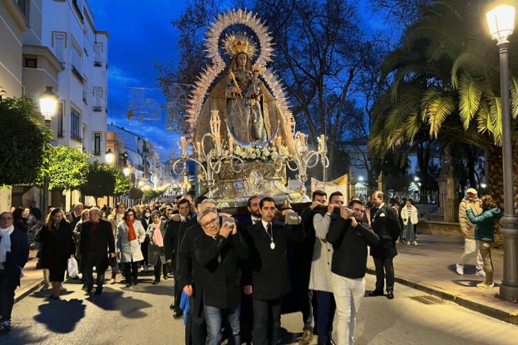 Trasladan la patrona, la Virgen de la Paz, a la Iglesia de la Merced para la tradicional novena