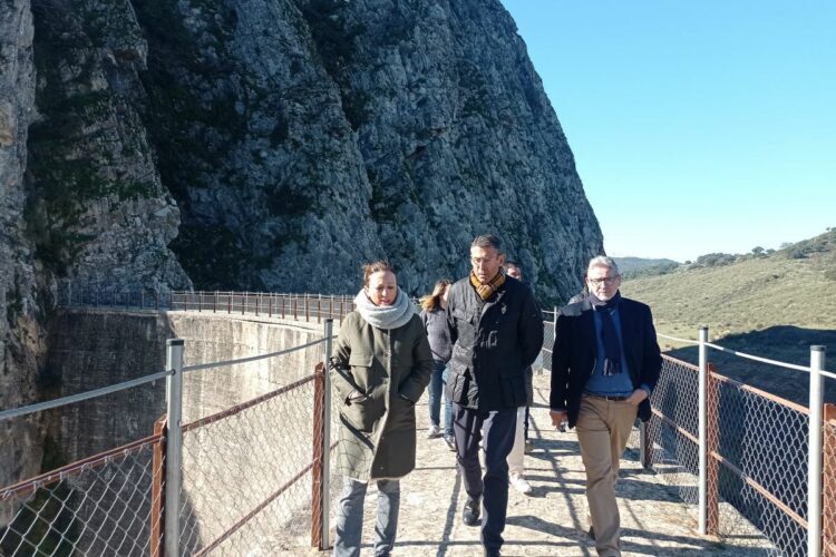 Junta y Diputación apoyan la iniciativa turística del parque suspendido en el pantano de los Caballeros de Montejaque