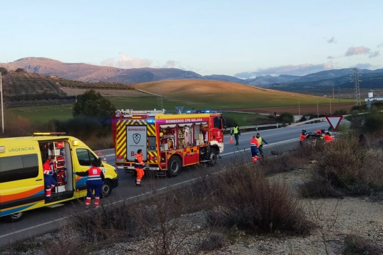 Una persona resulta herida tras volcar el vehículo en el que viajaba en la carretera de circunvalación