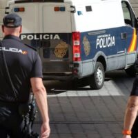 La Policía Nacional detiene a un hombre y a una mujer por robar en máquinas expendedoras en un parking público de Ronda