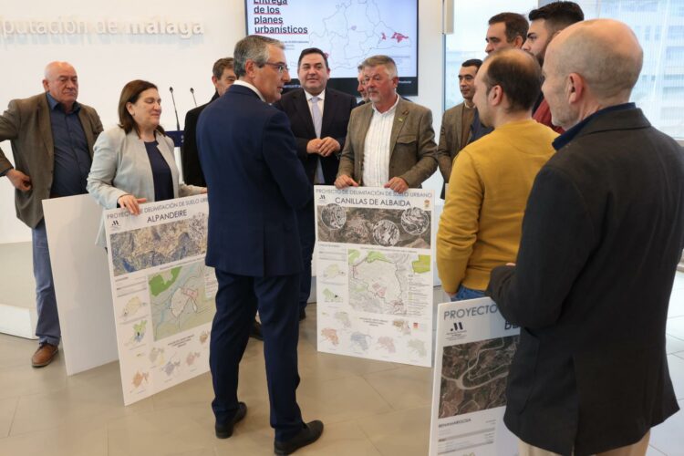 La Diputación entrega planes urbanísticos a nueve municipios de la Serranía de Ronda