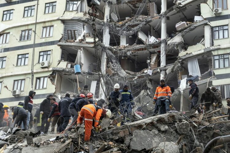 Bomberos de Ronda parten hacia Turquía para participar en las labores de rescate de personas atrapadas