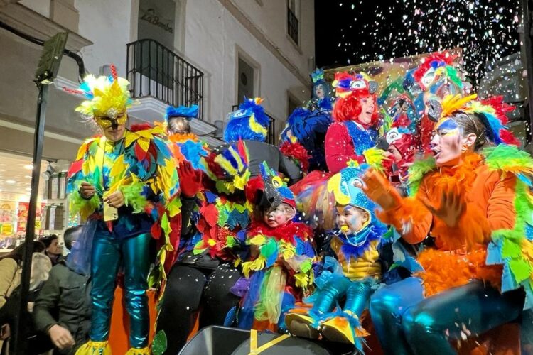 Miles de rondeños se lanzan a la calle en el último fin de semana del Carnaval