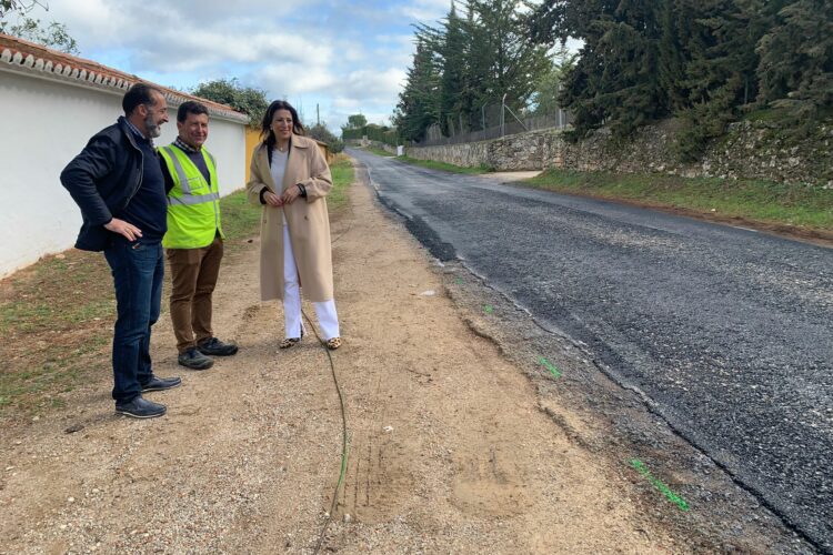 El Ayuntamiento inicia los trabajos de asfaltado de la cañada real Granada-Córdoba