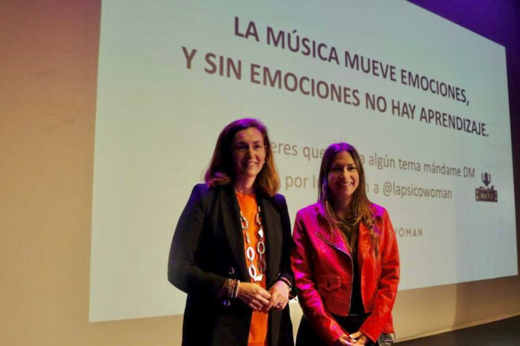 Día de la Mujer: La popular ‘Psico Woman’ ofrece una charla a estudiantes sobre «el amor del bueno»