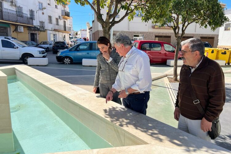 Unos vándalos roban los conductos de agua de la nueva fuente de San Cristóbal