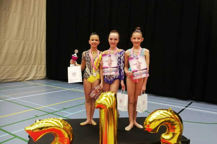 Las gimnastas del Club AGRA logran varias medallas en la competición de Holanda