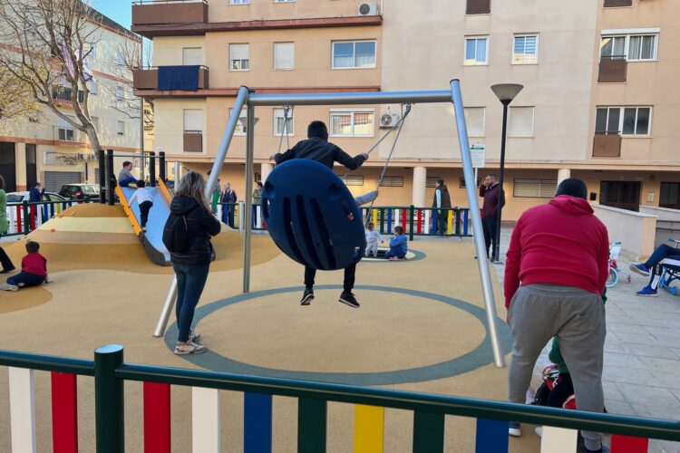 El Ayuntamiento abre un nuevo parque infantil en la barriada del Olivar de Las Monjas
