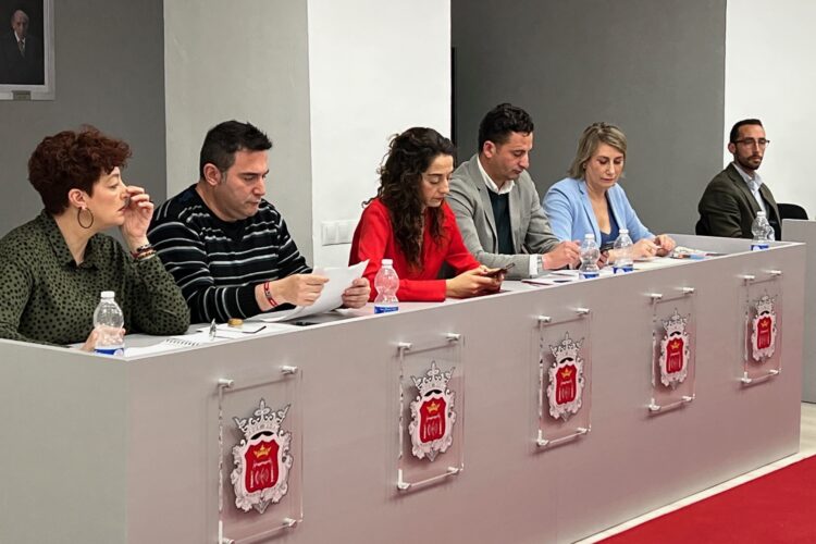 Isabel Aguilera (PSOE): «He dimitido, ya lo he hecho en diferido, me voy a ir, no me presento a las próximas elecciones”