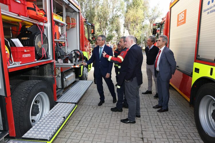 La Diputación entrega al Parque de Bomberos de Ronda un camión especial para salvamento y rescate