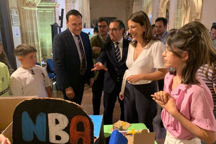 El consejero de Investigación inaugura la II edición de la Feria de Inventos y Talentos de estudiantes de la comarca