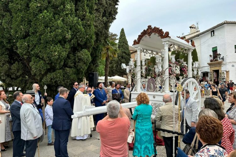 La Hermandad del Rocío de Ronda bendice su nueva carreta para el camino