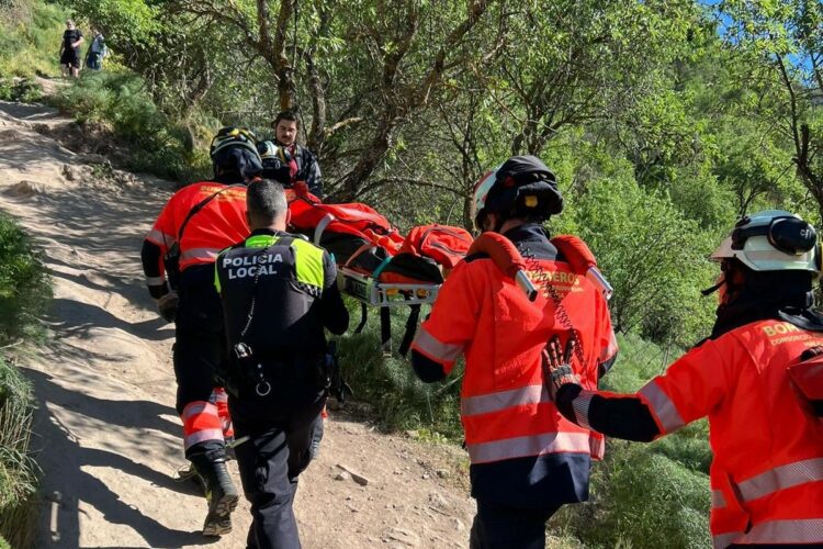 Rescatan a una mujer que sufrió una fractura en el brazo al caerse en el Mirador del Tajo