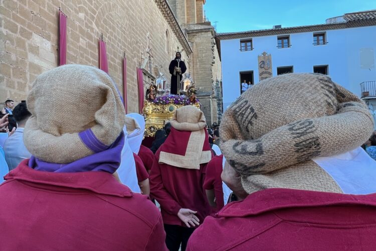 Los Gitanos en la noche del Domingo de Ramos, olor a romero y saetas al Manué y a la Amargura