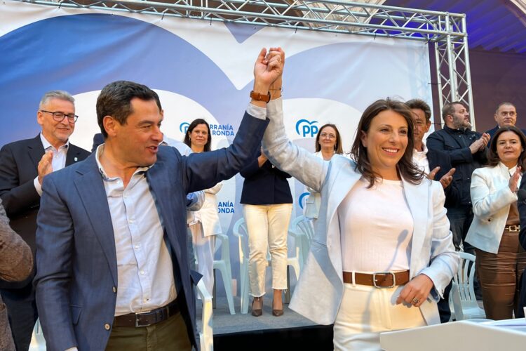 Juanma Moreno muestra su total apoyo a la candidatura de Maripaz Fernández