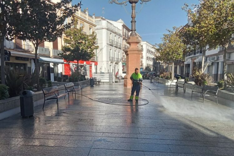 El Ayuntamiento pide a comercios de hostelería y ciudadanos mantener limpia la ciudad esta Semana Santa