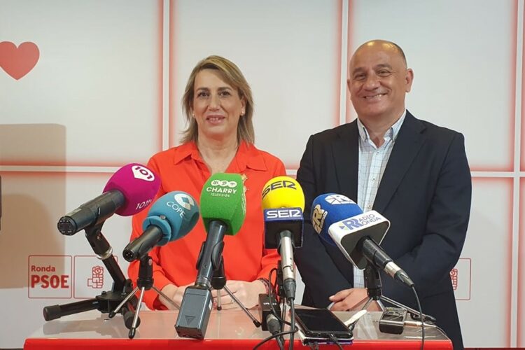 Ángel Martínez (PP): «Aguilera (PSOE) en lugar de preguntar tanto debería responder a cómo logró su puesto de trabajo; llevamos ocho meses esperando»