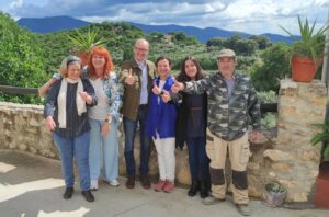 La alcaldesa electa, junto a las tres concejales, uno de los candidatos y el delegado territorial de Medio Ambiente de la Junta.