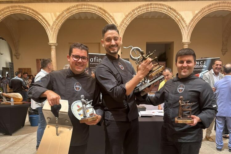 El sevillano Javier Torres se proclama vencedor del XIX Concurso Nacional de Cortadores de Jamón de Ronda