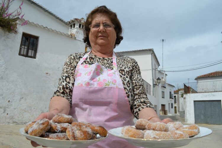 Acordeón y roscos: una tradición que perdura en Cartajima