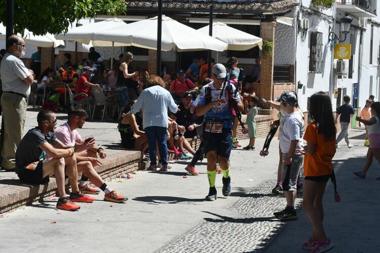Gran ambiente deportivo con 200 corredores en la CXM El Fraile de Algatocín