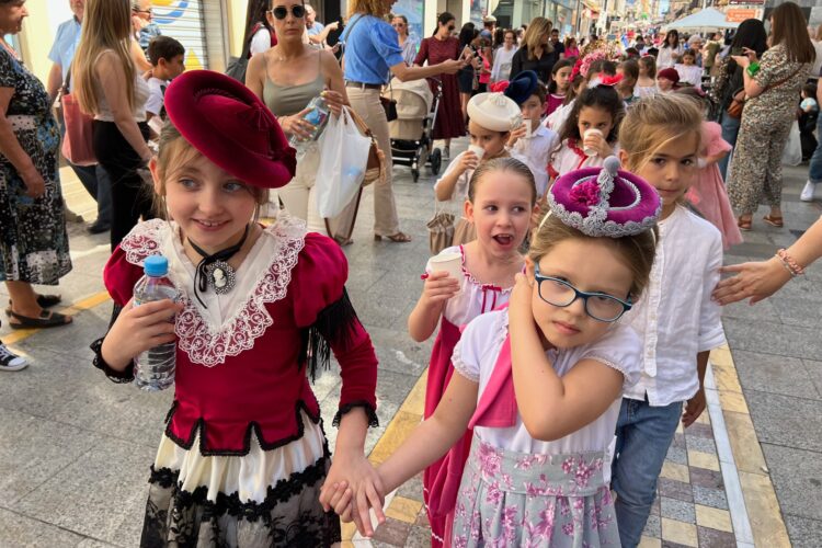 Un gran pregón de Arcángel y el pasacalles infantil abren las puertas de Ronda Romántica