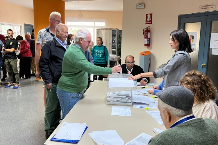 La participación aumenta levemente en las Elecciones Municipales de Ronda en las primeras horas de votaciones