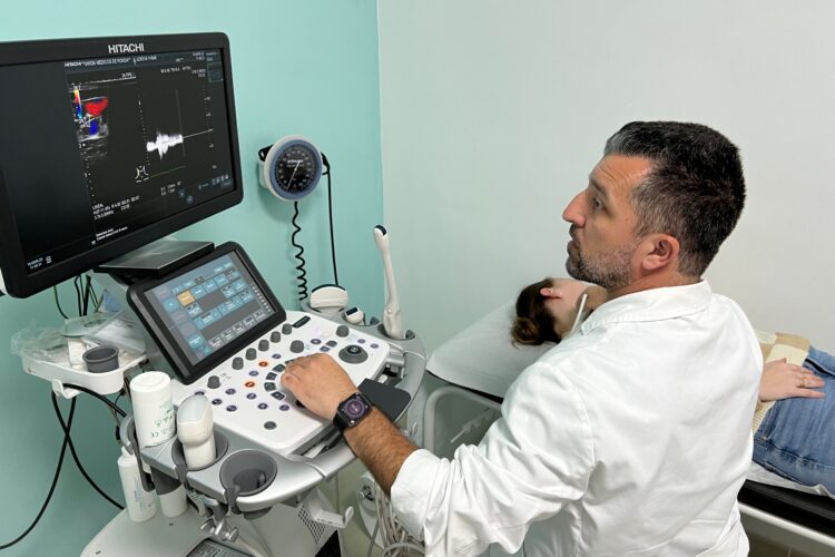 Dr. Juan Pedro Reyes, especialista en Angiología y Cirugía Vascular: «Las varices se pueden curar, bien en una consulta o en un quirófano en treinta minutos»