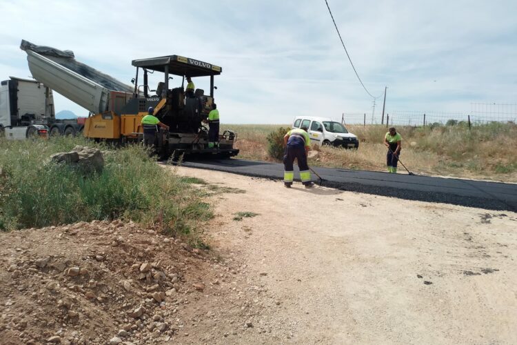 El Ayuntamiento inicia los trabajos de asfaltado del camino Ronda-Yunquera