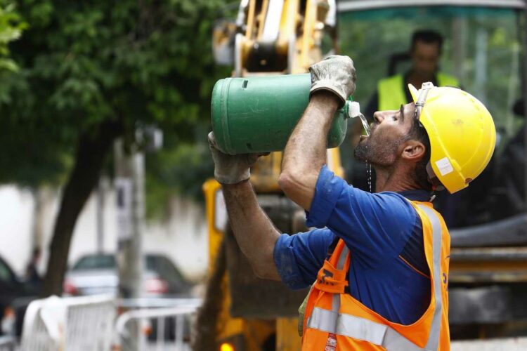 Comisiones Obreras presenta una campaña para evitar los golpes de calor en el trabajo